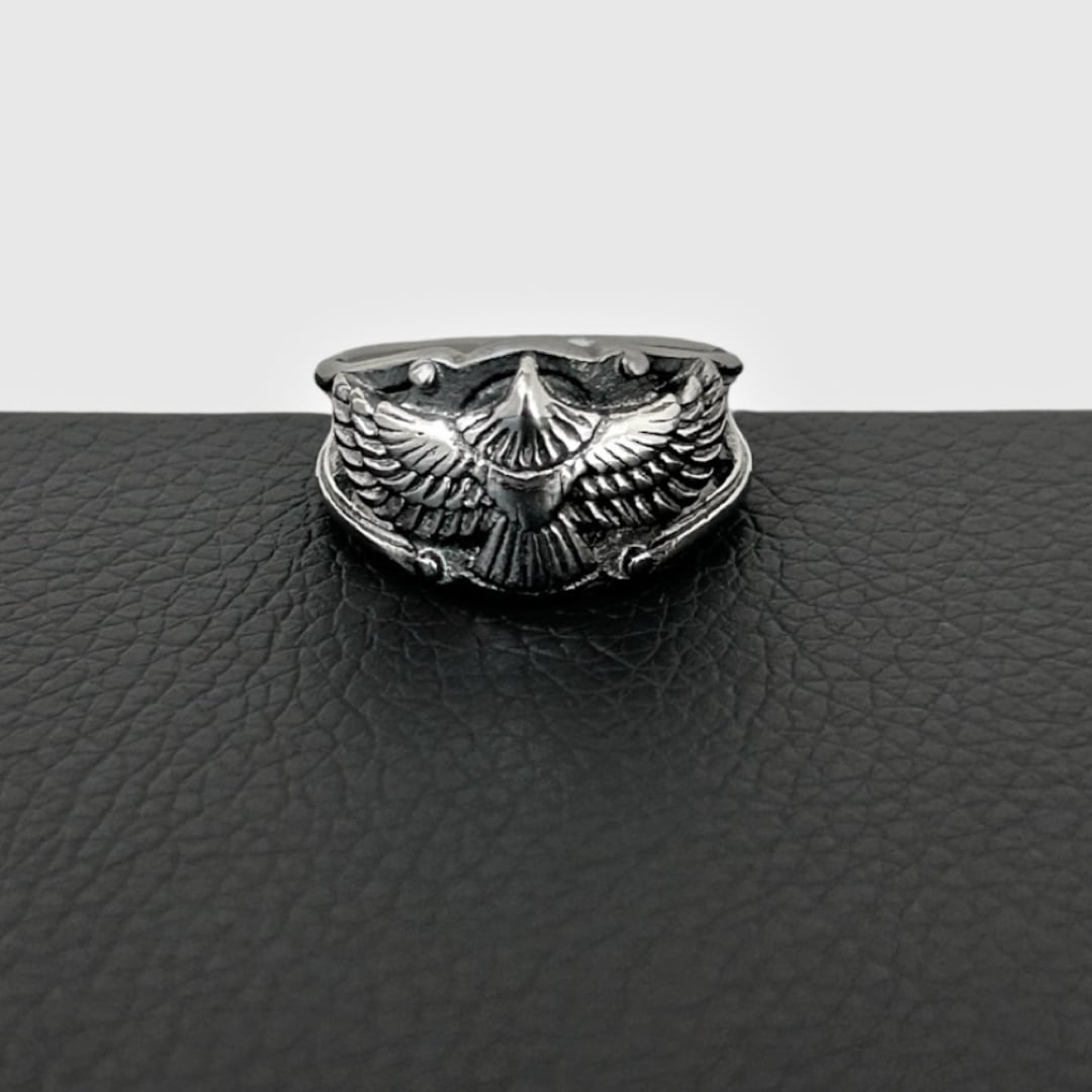Iron wing ring
