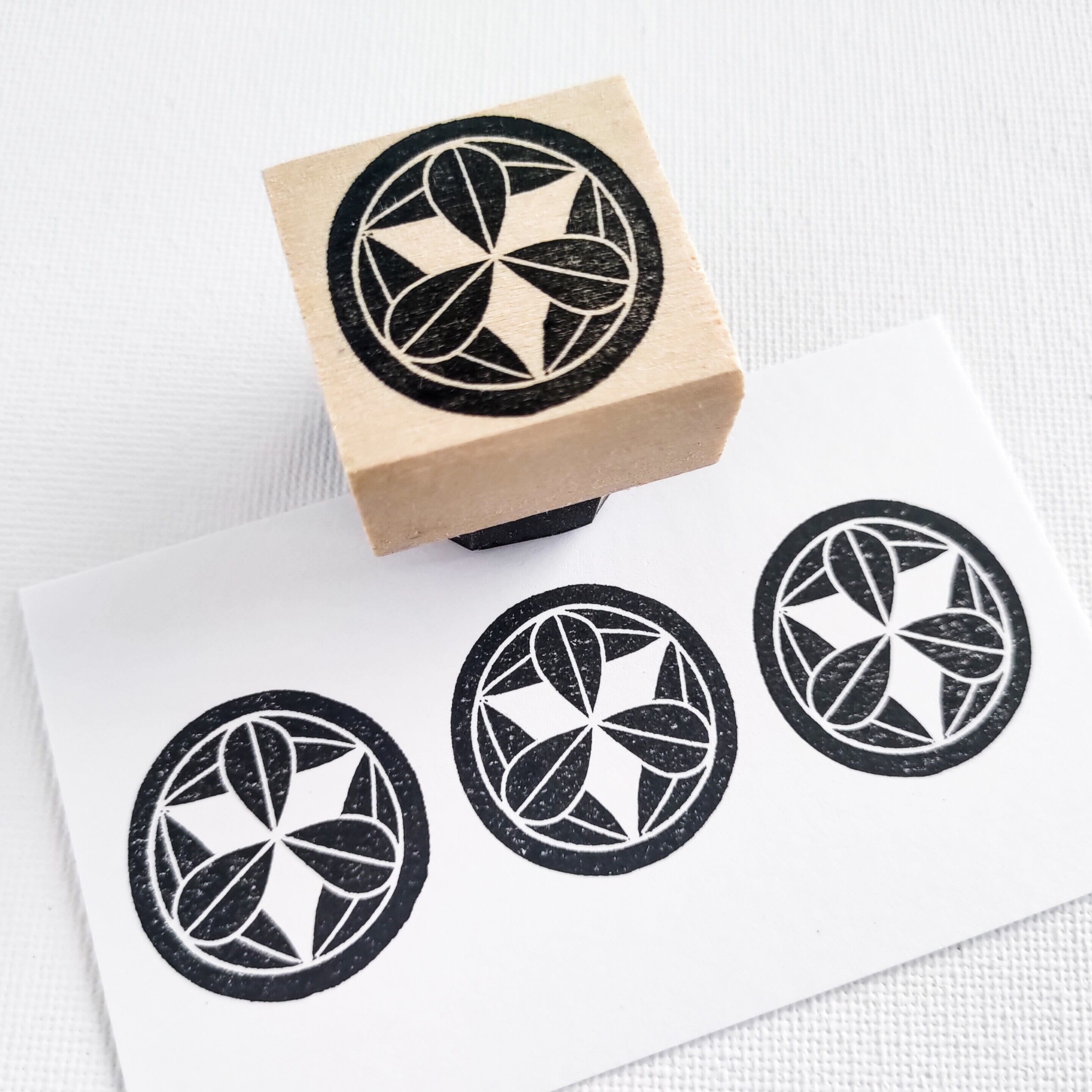 家紋「丸に九枚笹」 | 黒猫堂