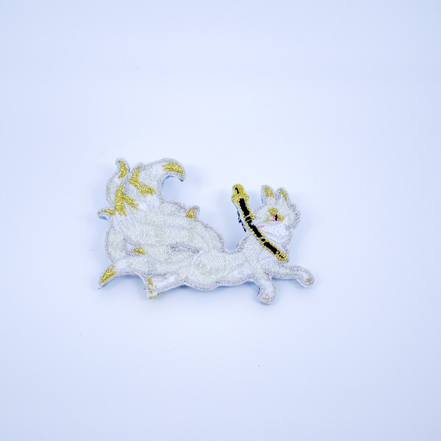 金色刀・白狐/ワッペンチャームTM97