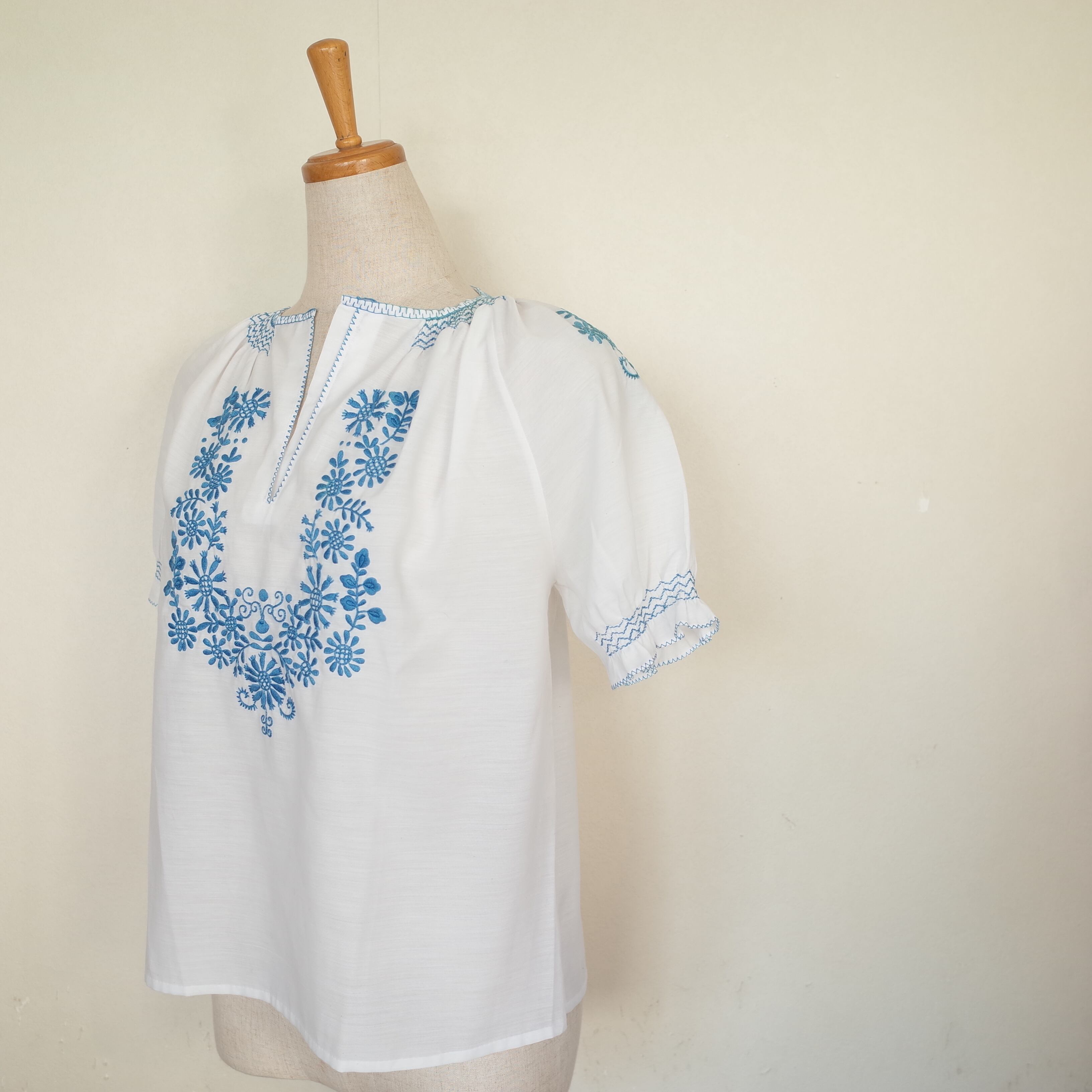 Tyrolean embroidery blouse