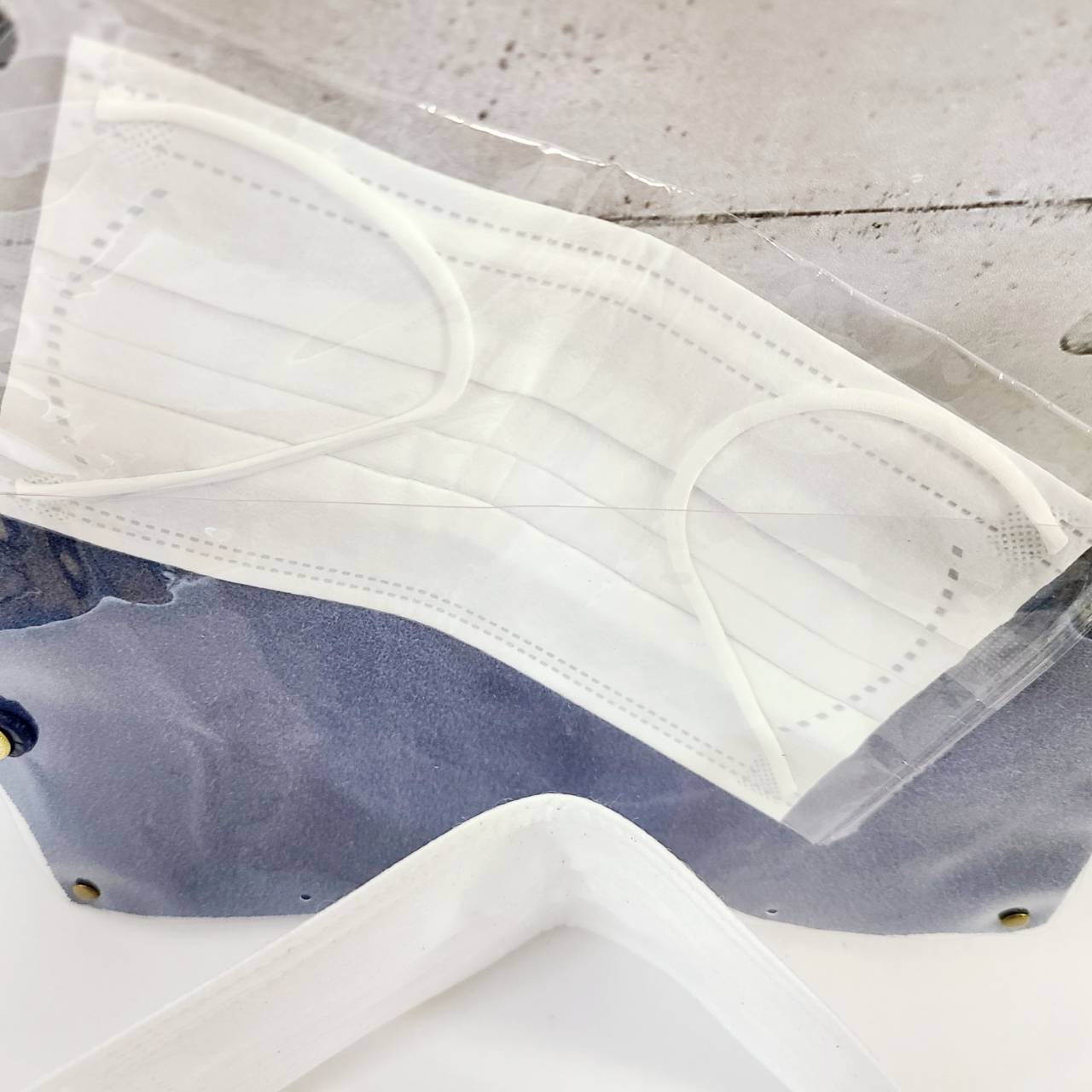 レザーマスクカバー小(ネイビー)【HASAMU】 不織布マスク用 ビニール仕様 Le Coeur