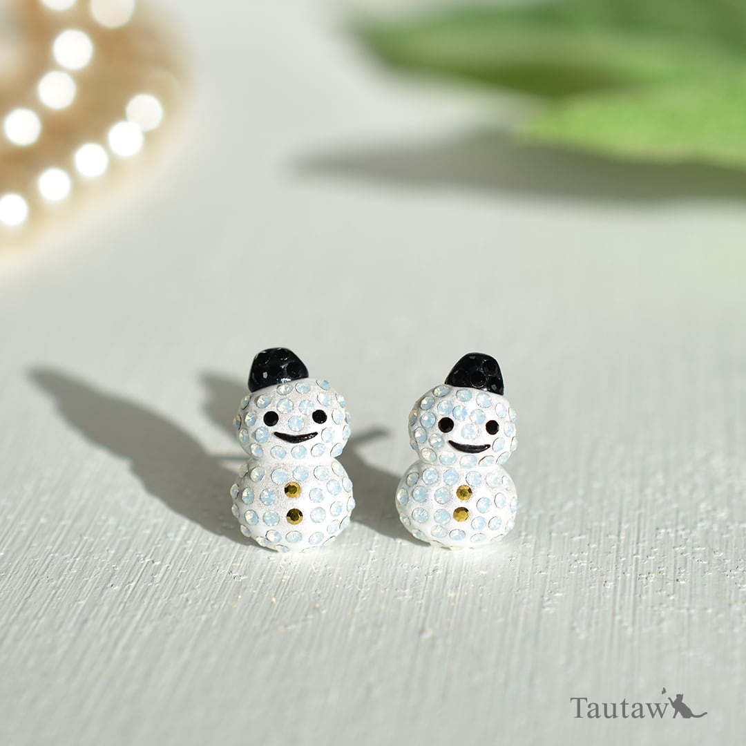 No.1444-C　雪だるま☆スノーマン☆レジンピアス・イヤリング(ブラック) 黒い帽子の雪だるま】ピアス・イヤリング｜プレシオサ使用 受注生産