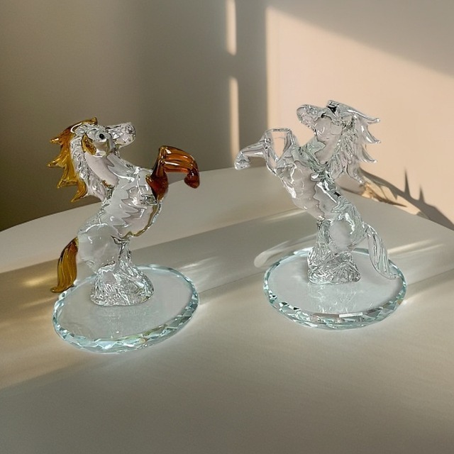 オブジェ 馬 干支 愛嬌 カジュアル 跳ね馬 おしゃれ かわいい インテリア 午 うま ウマ 置物 オーナメント 雑貨 ホワイトクリスタル ディスプレイ 装飾 水晶 贈り物 ギフト クリア