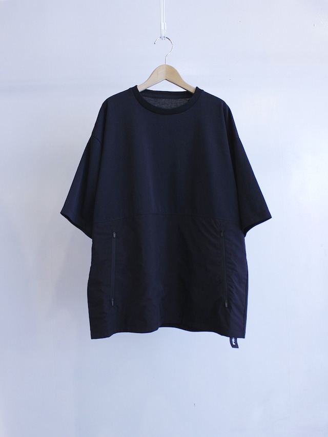 PRODUCT LAB. ZIP POCKET SET-IN TEE BLACK