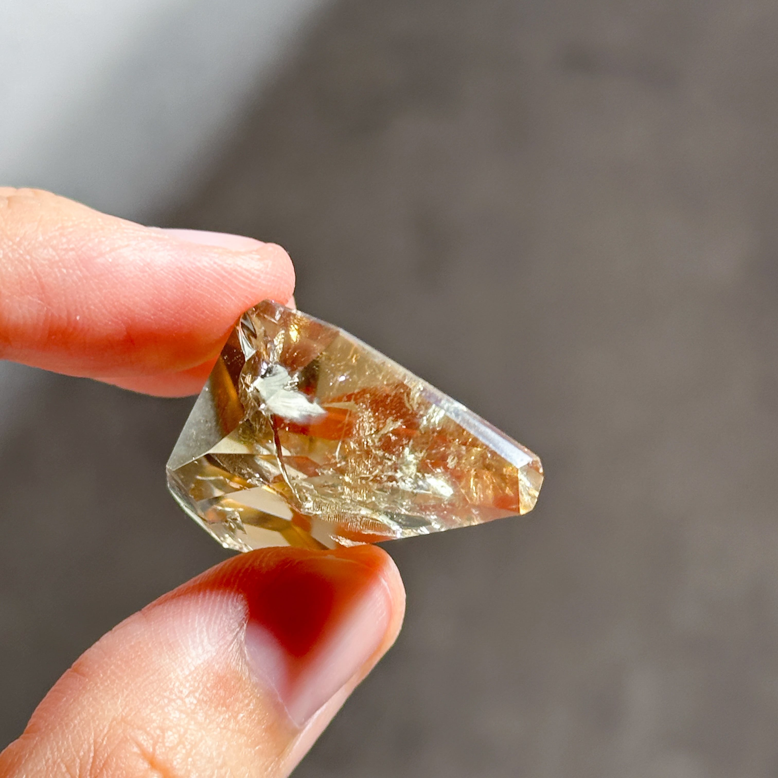 no.0102  水泡のシャンパンシトリン　一点物 ファントム◎シトリン（黄水晶） フリーフォーム91◇ Citrine