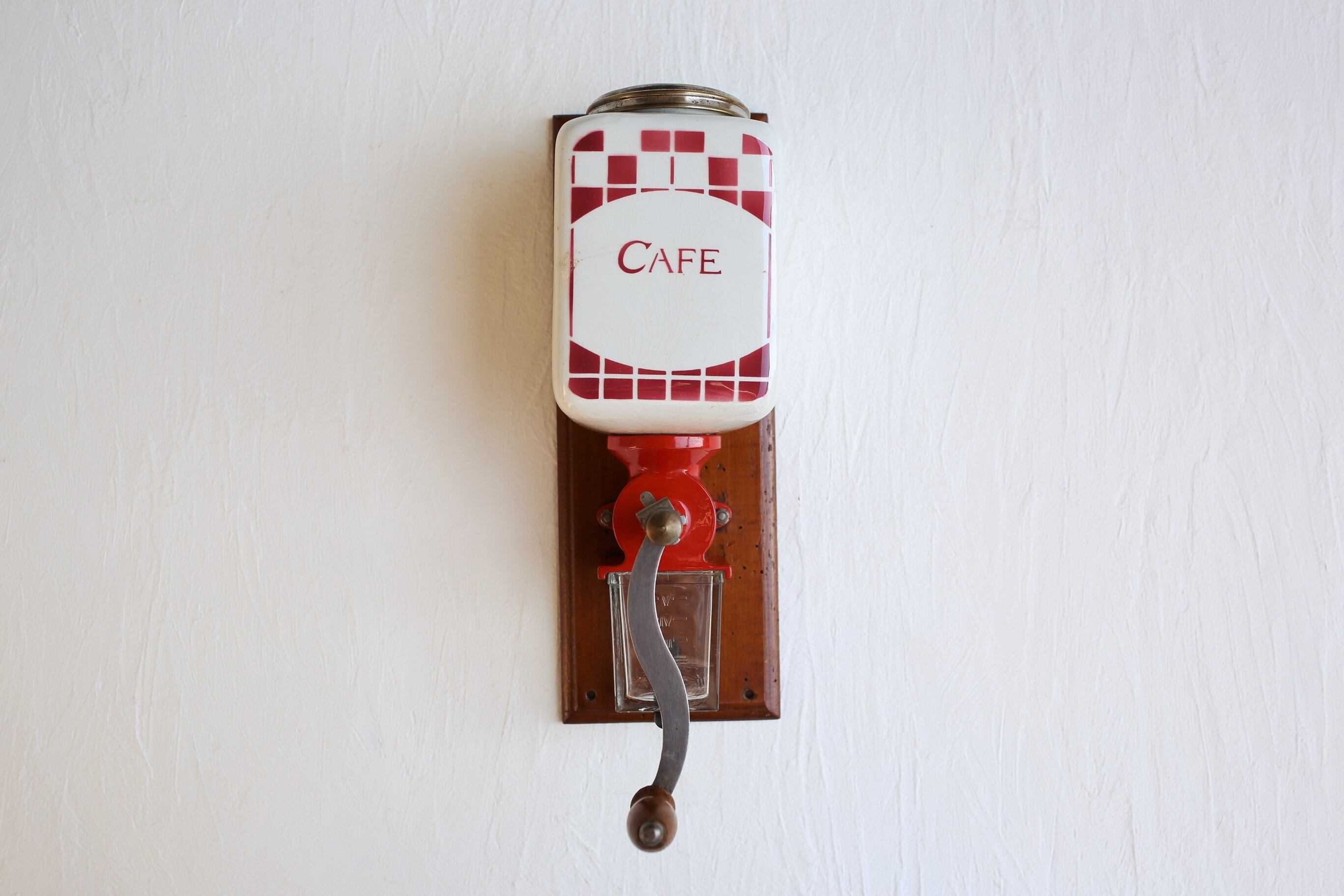 フランス アンティーク ヴィンテージ Peugeot 壁掛けコーヒーミル 赤色（陶器：Choisy le Roi製） N-00441 |  EMUPARIS powered by BASE