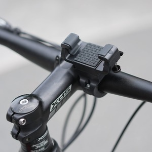 【在庫処分】UPPEL 自転車 スマホホルダー360度回転カメラを遮らない強力防震のバイクスマホホルダー簡単取付原付 スマホホルダー 自転車 携帯ホルダー iPhoneシリーズ、Samsung、Sony、FCNT、SHARP、Androidシリーズ対応3.5?7インチの画面サイズ、幅2.1?3.5インチの携帯電話に対応