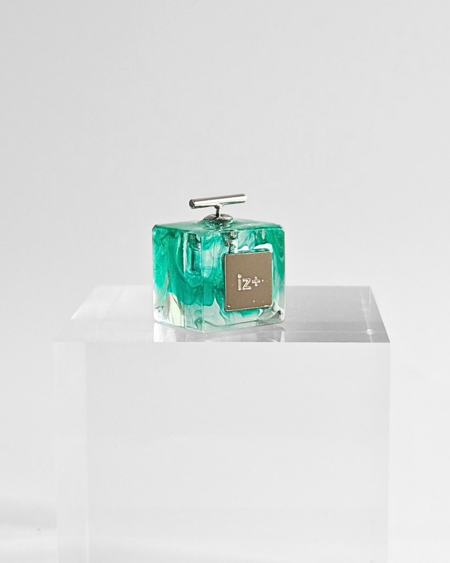 PERFUME CUBE. [green]