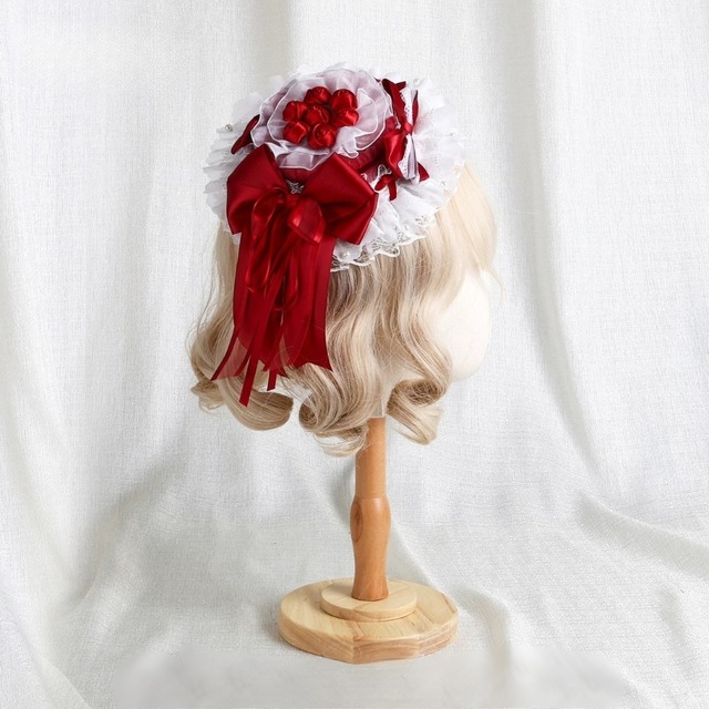 純白のフリルに咲く深紅の薔薇｜ドールライク・ミニハット 豪華フリル＆リボン仕立て