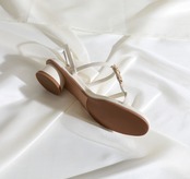 細ストラップ つま先カバー 低ヒールサンダル