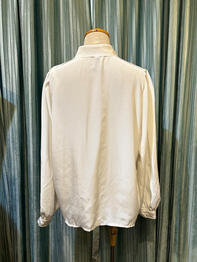 white flower lace×spangle blouse