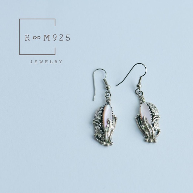 【J030】ヴィンテージ ナバホ　マザーオブパール　ピアス