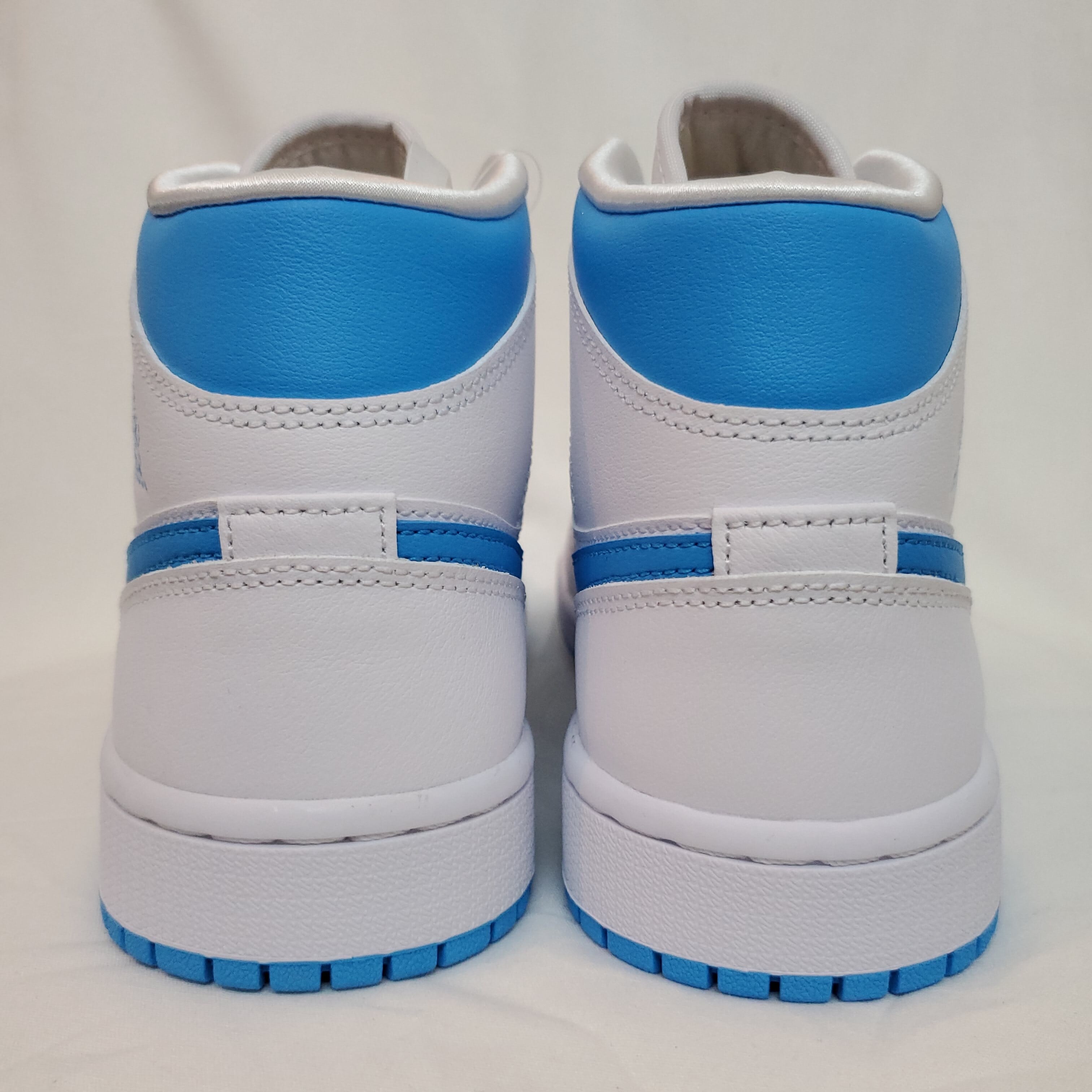 NIKE WMNS AIR JORDAN 1 MID UNC 27.5cm