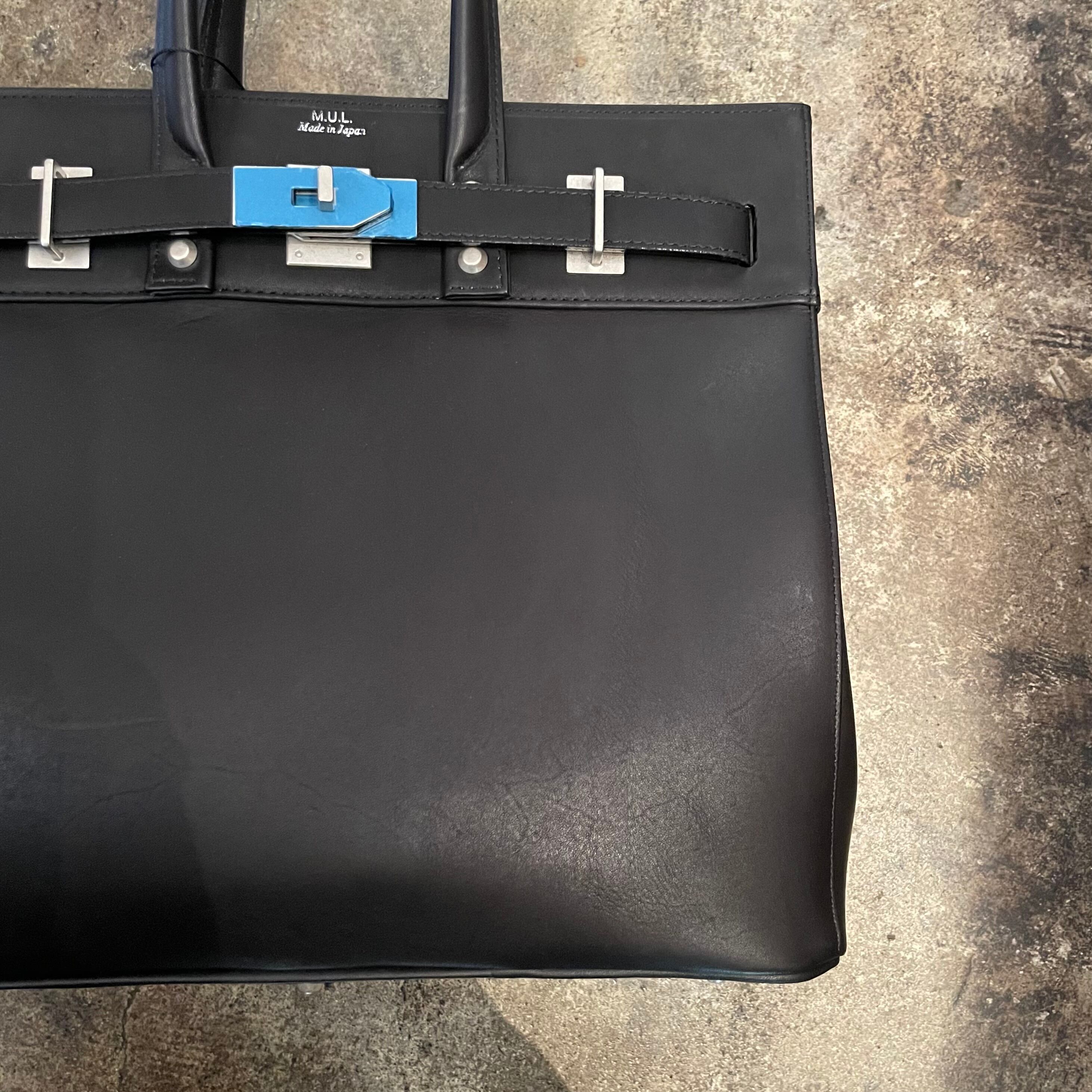 M.U.L/stud tote M オイルレザー マットシルバー | LUCY LUE