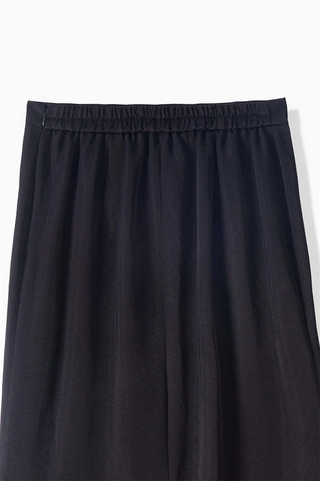 FOURAM - HEAVY SATIN SKIRT ：Black｜アセテートサテン／セミマット／ドレープ