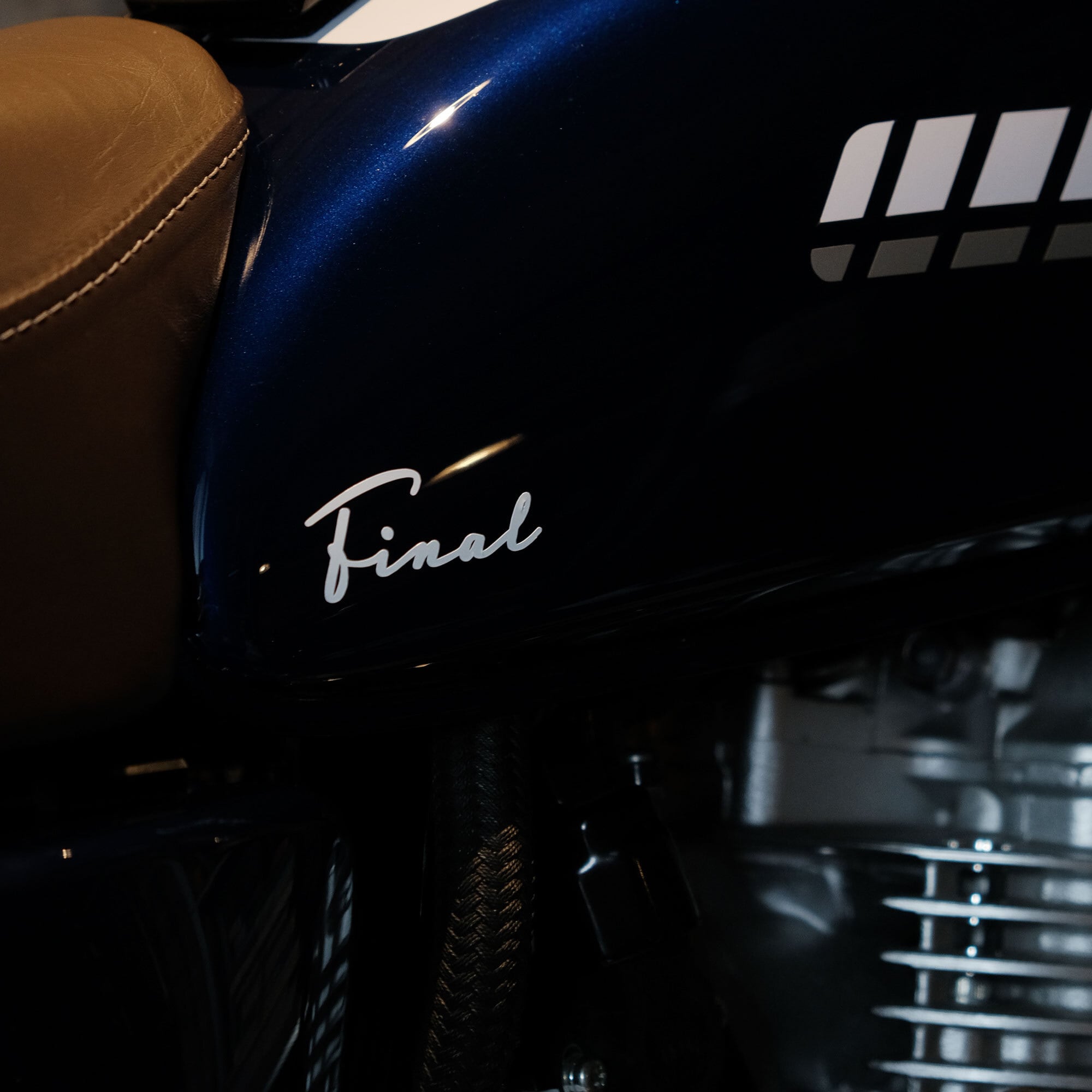 ヤマハSR400・500サイドカバーデカール【シルバー／黒フチ】 ヤマハ YAMAHA SR400 SR500 純正サイドカバー デカール取れます - メルカリ