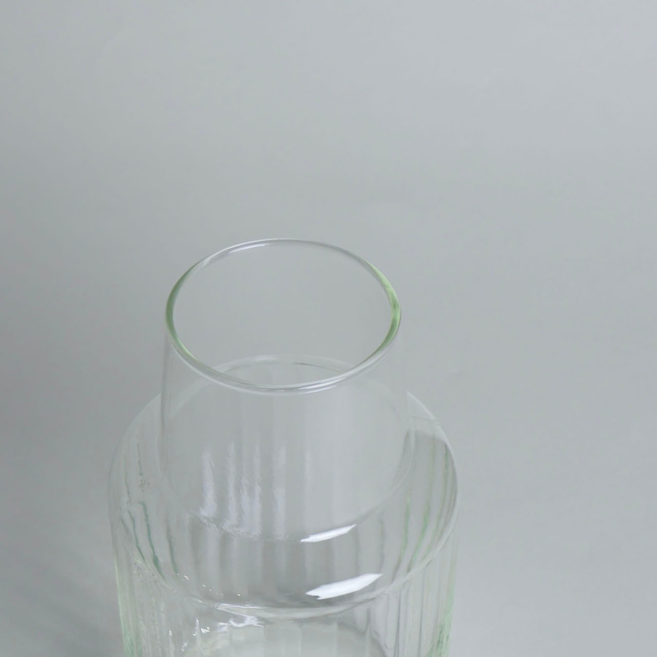 フラワーベース　シム〈花瓶 / 一輪挿し / グリーン / ボトル / リューズガラス / ドライフラワー〉112442