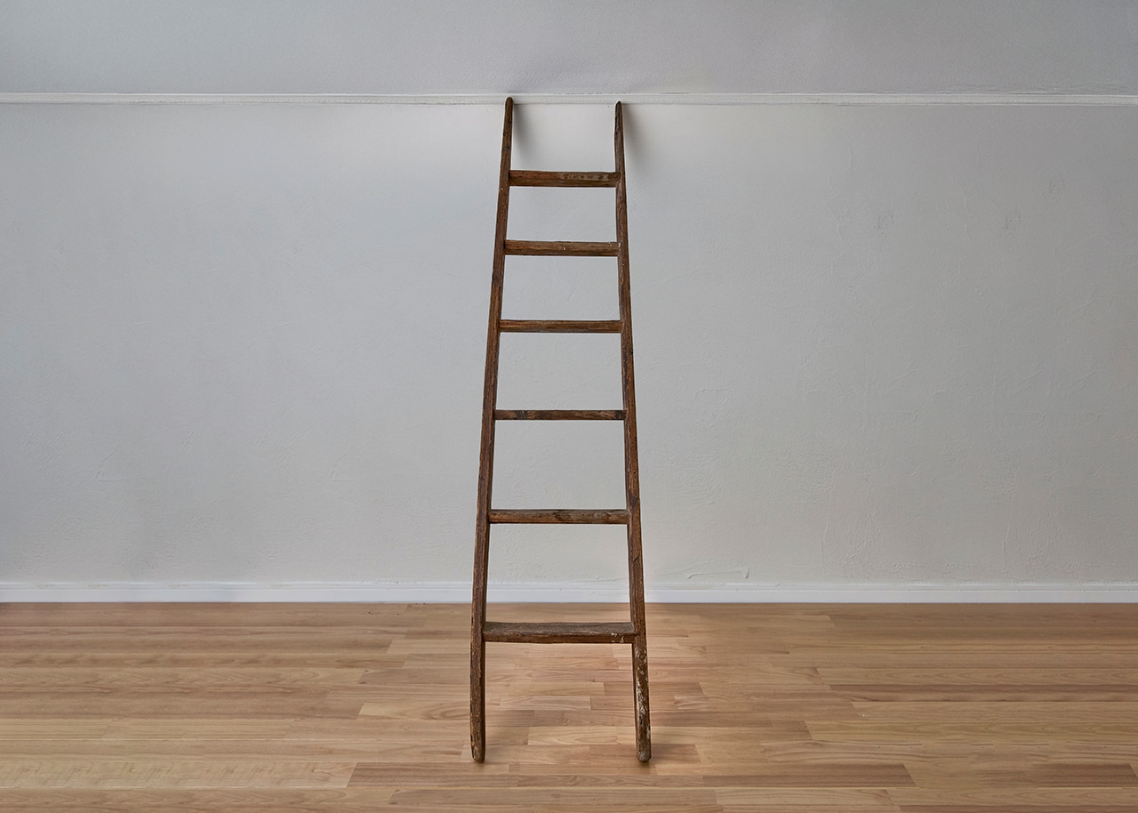 01ヴィンテージ◆スリムサイズの古い木製階段◆梯子 ハシゴ ステップ ラダー 飾り棚 古民具 古道具 レトロ