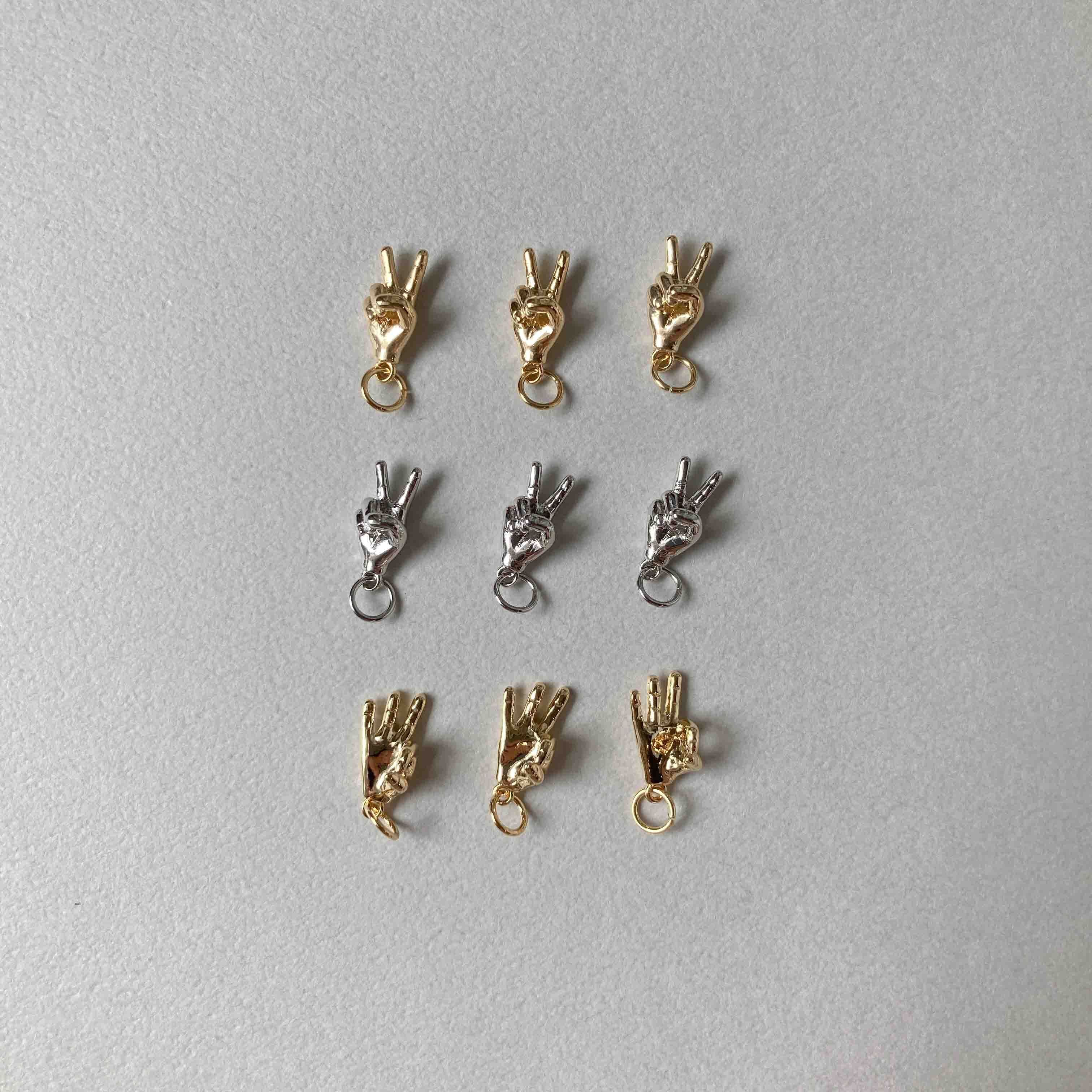 再入荷〉ハンドサインモチーフのメタルチャーム | Dua-アクセサリー