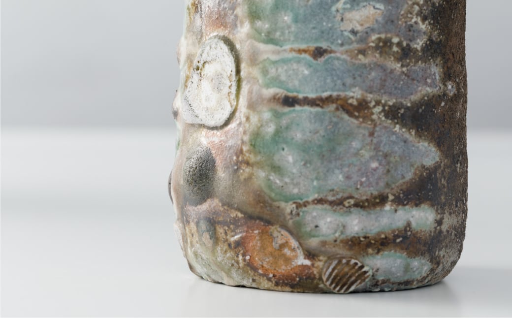 【美品】 唐津焼　手付花生（花瓶）　藤ノ木土平造 土平窯 藤ノ木土平】唐津焼／穴窯 砧型唐津灰被り花生け | ピースクラフツ