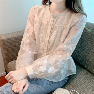 【送料無料】 トップス ブラウス 袖あり 長袖 クルーネック プルオーバー Aライン フレア ロング丈 透け感 レース ボタン 薄手生地 かわいい 大人可愛い 大人女子 こなれ感 シンプル カジュアル 大人 上品 おしゃれ お洒落 ラフ コンサバ フェミニン ガーリー 花柄 春 20代 30代 40代 レディース 女性 デート お出かけ お茶会 女子会 休日 演奏会 授業参観 着回し プチプライス デイリーユース 普段使い オルチャン 韓国系 ファッション スタイル 楽ちん 定番アイテム インスタ映え