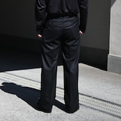 INTERIM / SUPER 120'S LIGHT WOOL FRANO WITH LEATHER PIPING 2-TUCK STRAIGHT SLACKS