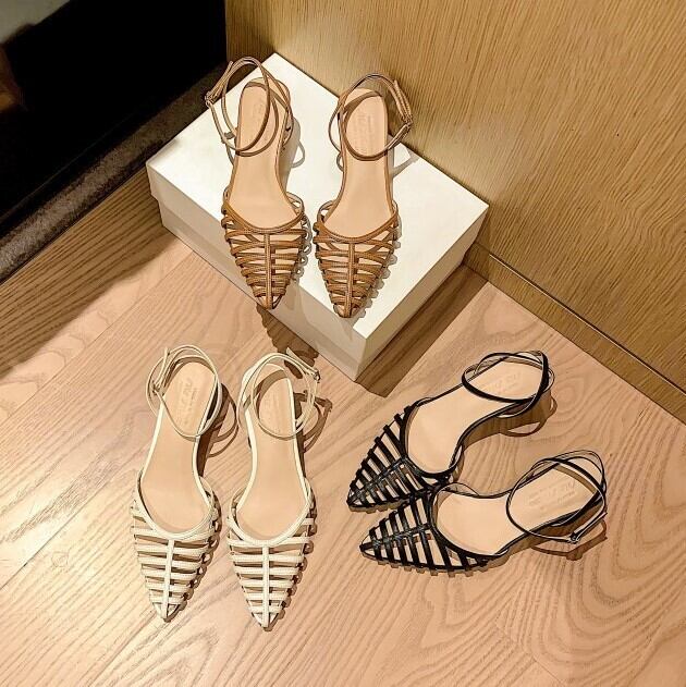 サンダル レディース ミュール ストラップ アンクルストラップ ポインテッドトゥ チャンキーヒール 透かし編み かわいい 大人可愛い きれいめ シンプル 上品 おしゃれ お洒落 ラブリー キュート ガーリー エレガント こなれ感 抜け感 22cm 22.5cm 23.0cm 23.5cm 24.0cm 24.5cm 25cm ブラック ホワイト ブラウン 黒 白 茶色 春 夏 誕生日 デート 買い物 お出かけ ショッピング 公園 女子会 ランチ 休日 イベント 韓国 韓国系 楽ちん プレゼント 送料無料