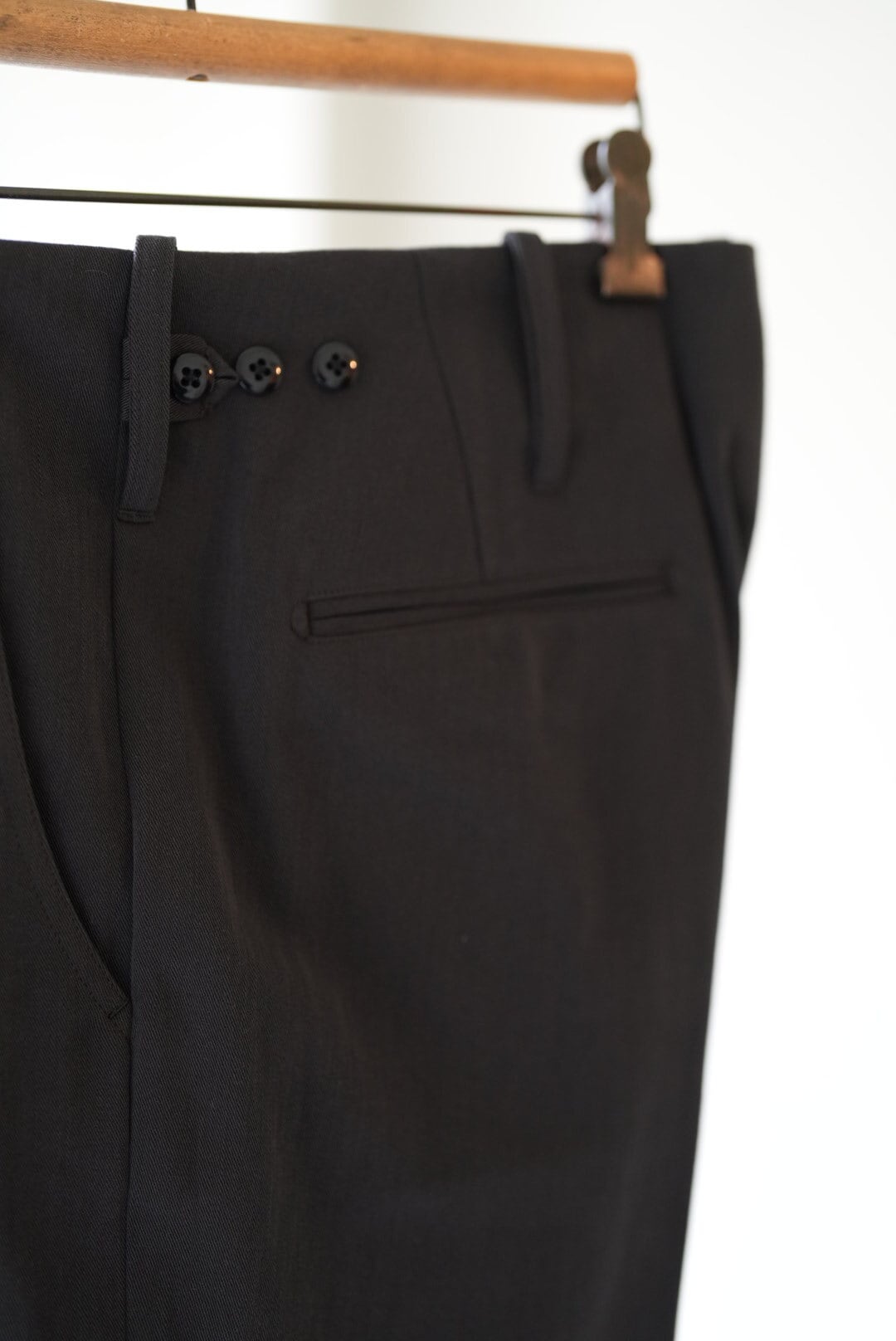 MAATEE&SONS CHINO TROUSER -GRAYSHAMBRAY- | TOMMY'S KURAMAE