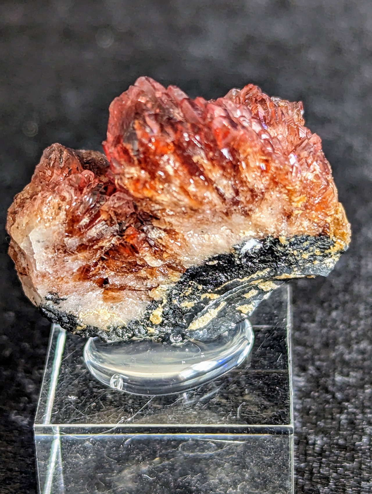 ロードクロサイト　N'Chwaning Mine, Kuruman, Kalahari, South, Africa   R5-1351