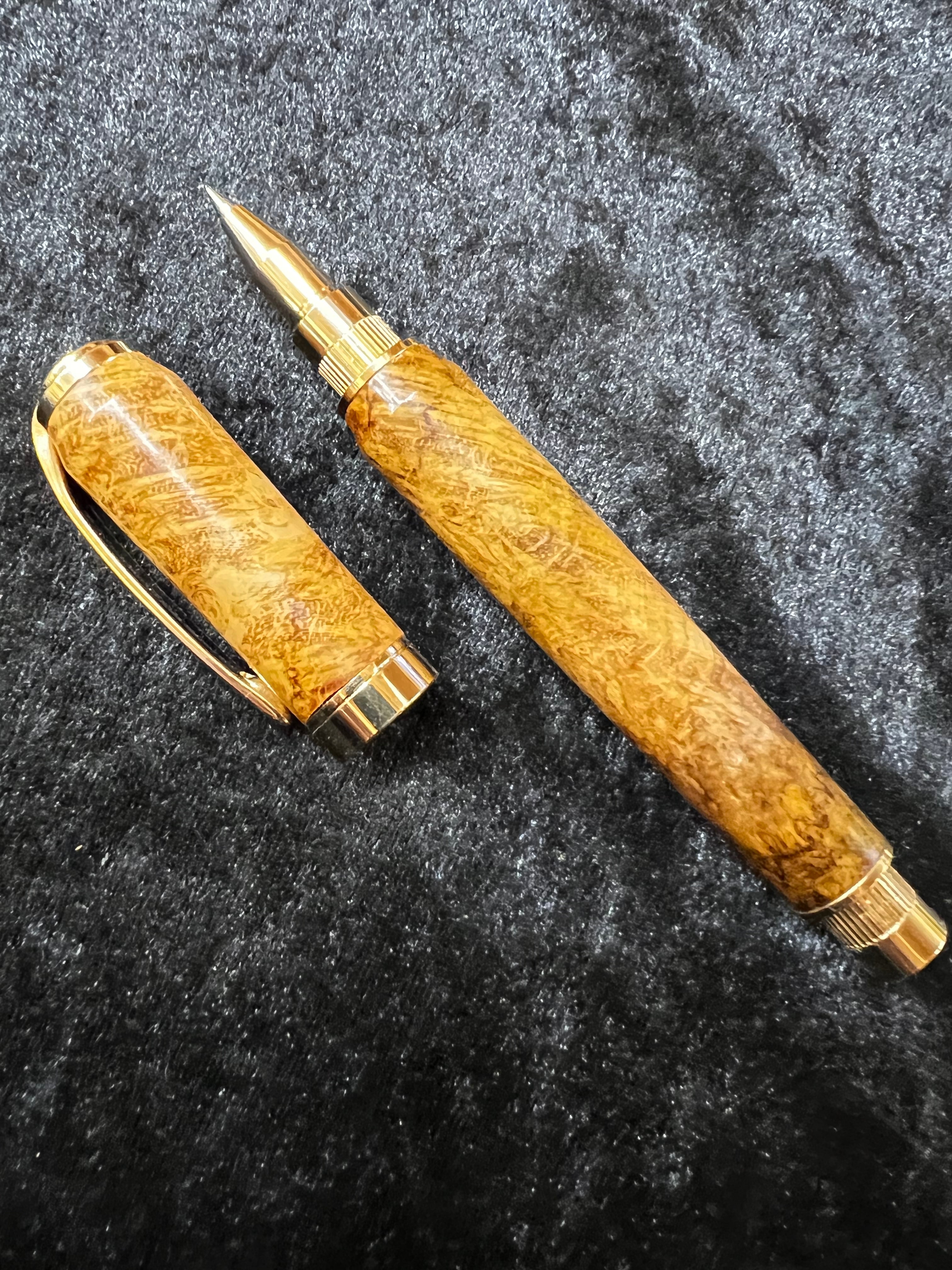 32 チーク瘤 極上杢 木軸キャップ式ボールペン | こぶた工房