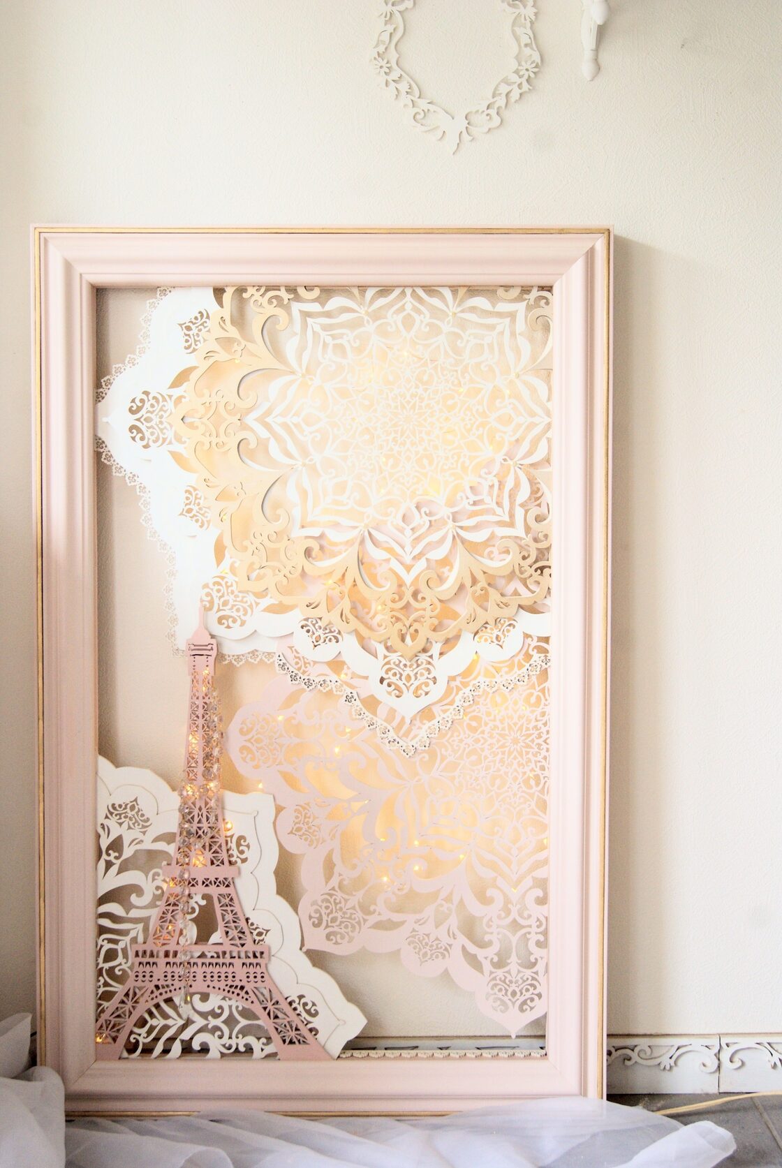 ムニュムニュ むにゅむにゅ エッフェル塔 切り絵 パネル 絵画 | Pay ID 