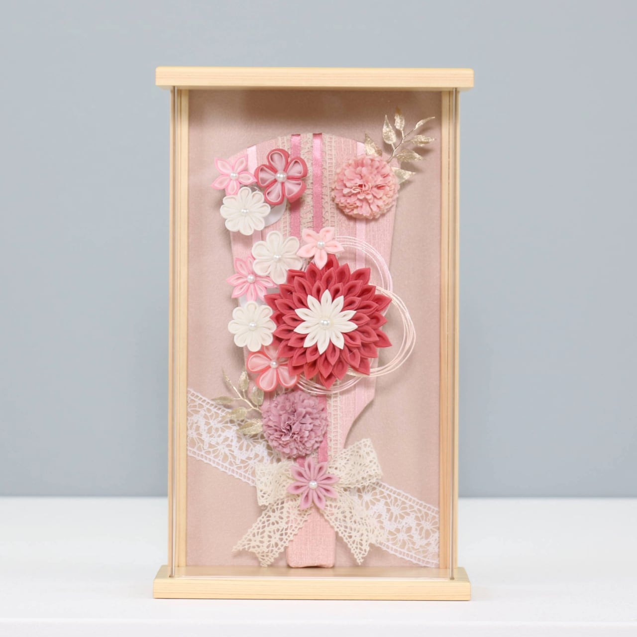 【愛 つまみ 羽子板 9号】 羽子板飾り アクリルケース飾り 羽子板|木製|和モダン|ピンク系|コンパクト
