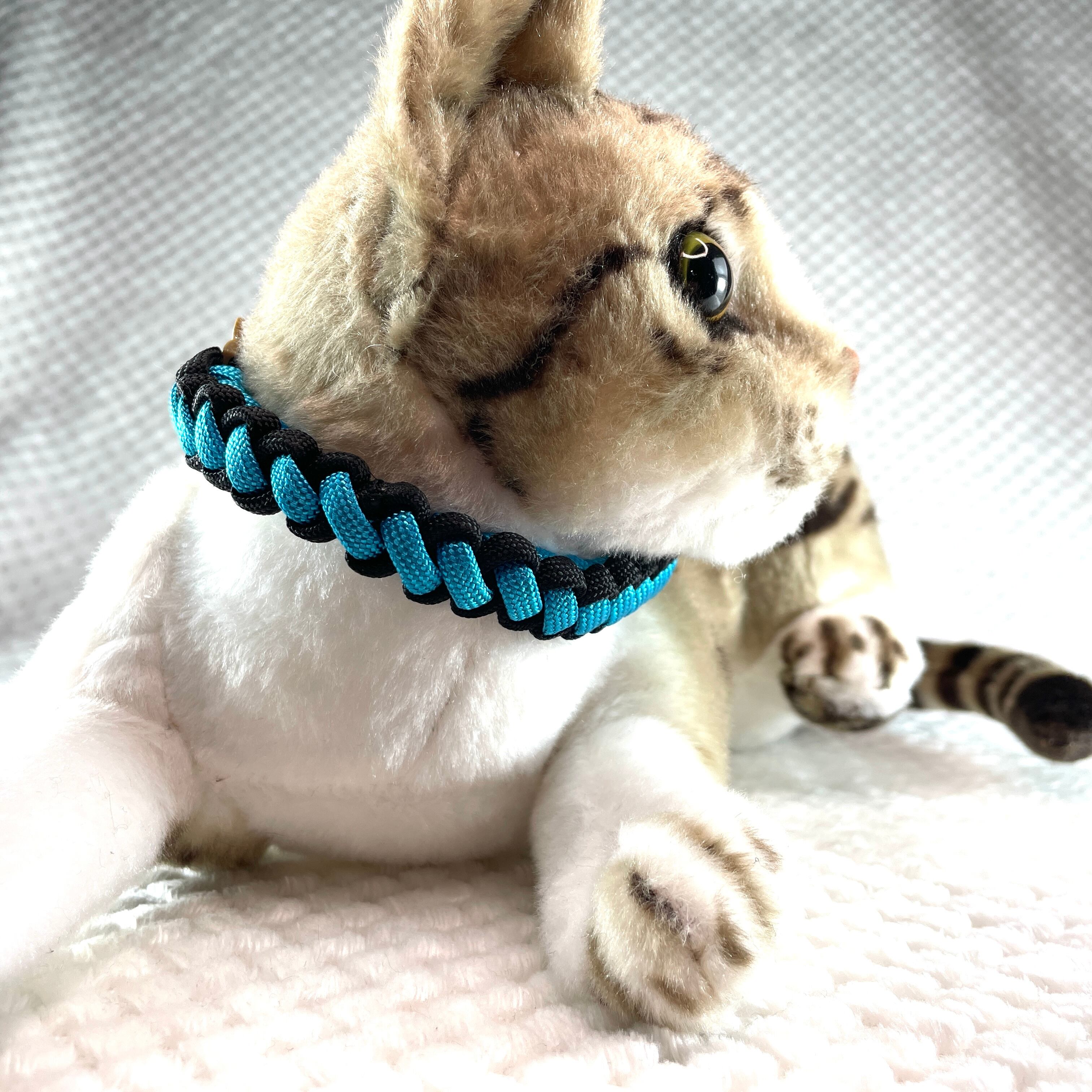 公式]パラコードマクラメ編み＃45ターコイズブルーと黒色の犬猫首輪