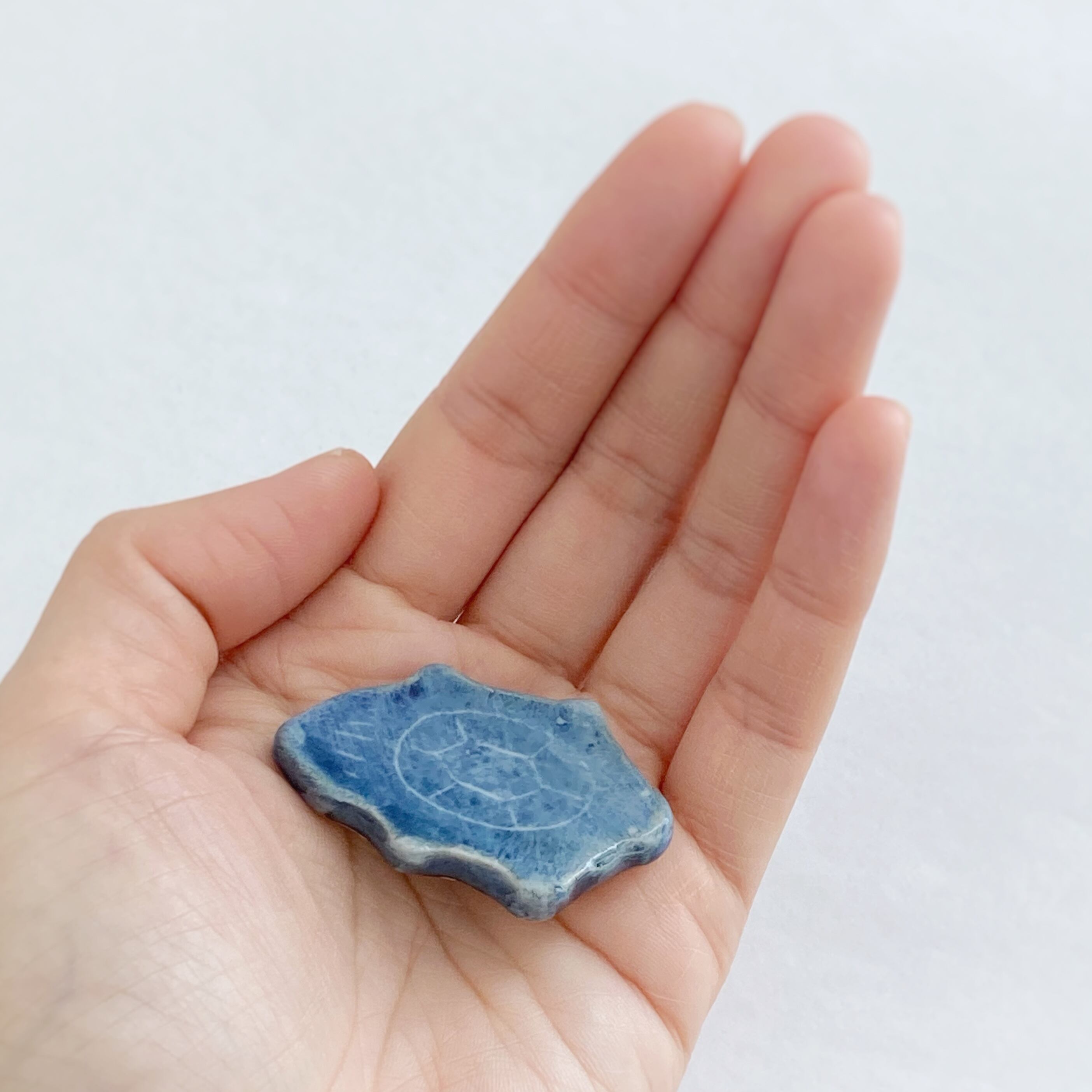やさしい青のブローチ （カメ）