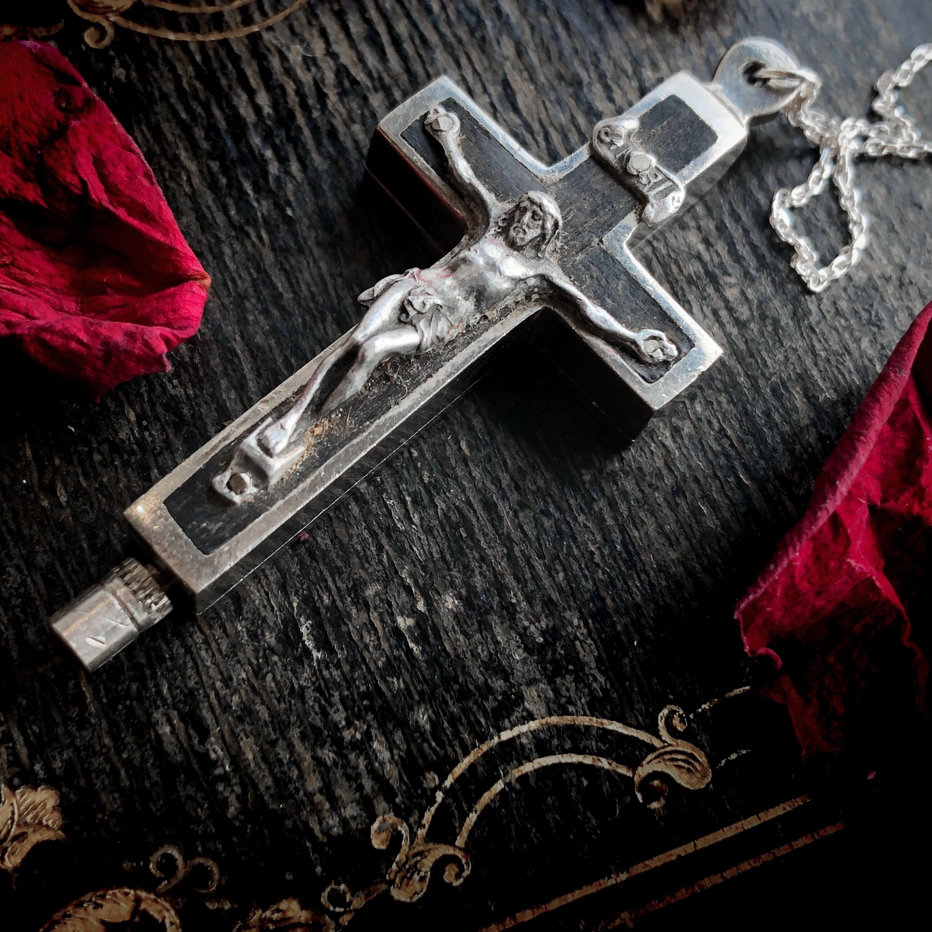 聖遺物入りの十字架 | メルキュール骨董店