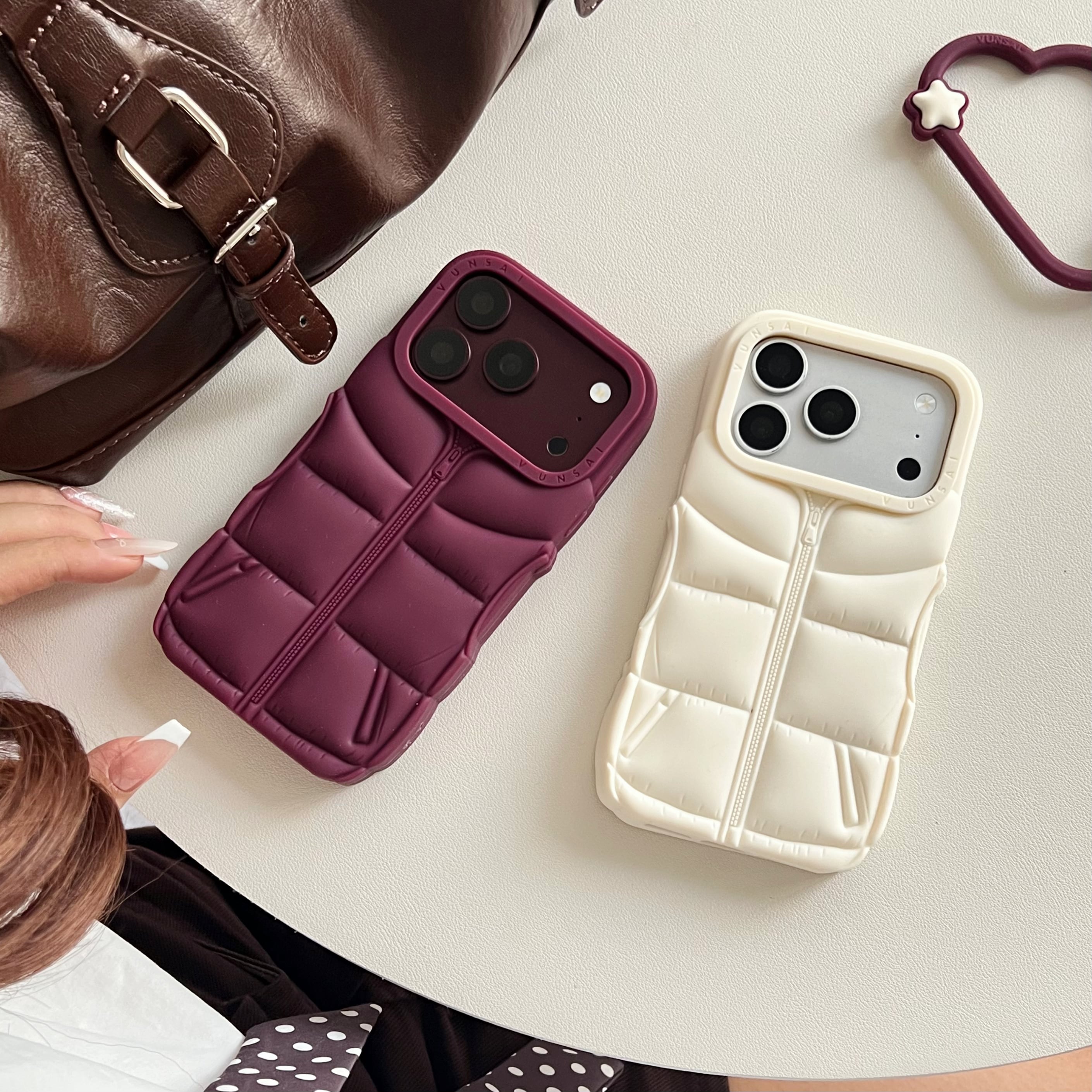 ダウンベスト風 iPhone 18 17 16 ケース シリコン ぷっくり立体