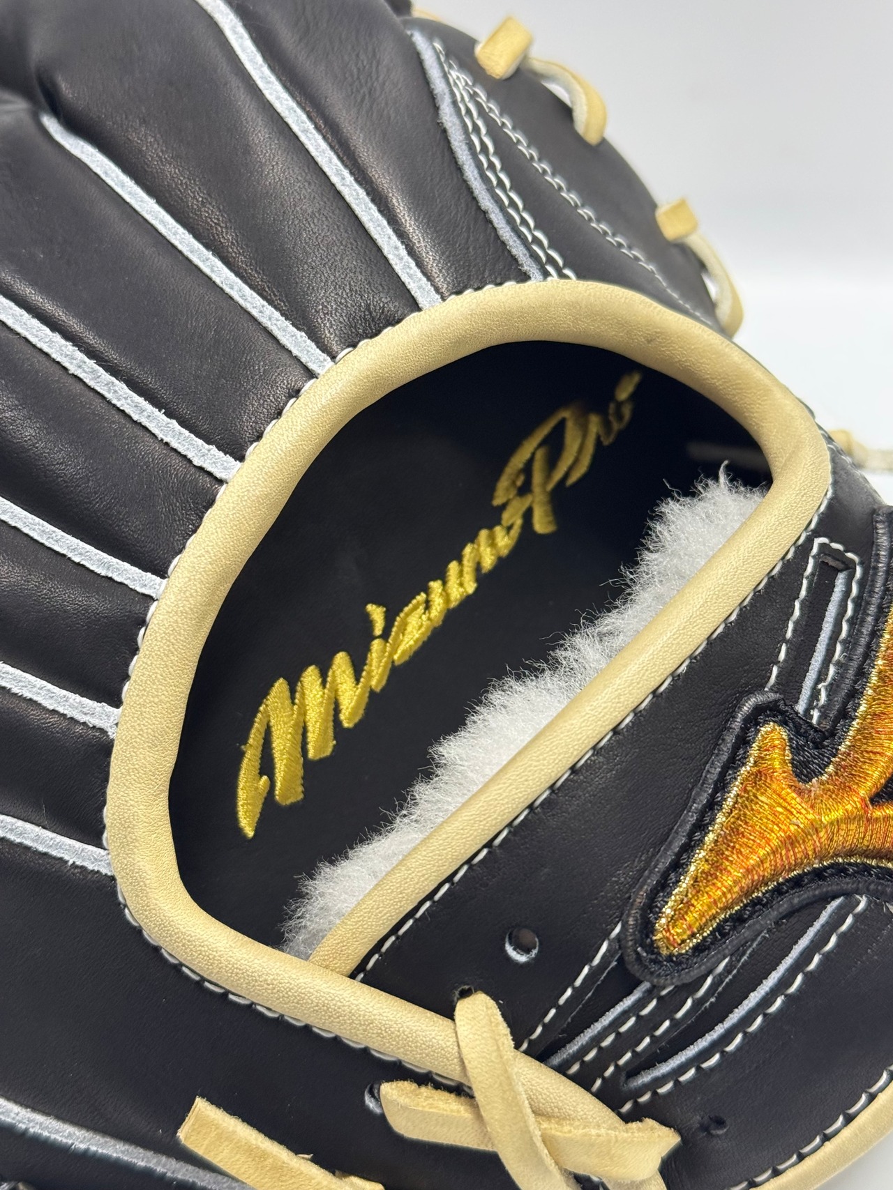 MIZUNO  PROｰミズノプロ　限定軟式グラブ　Crafted Edition 右投げ用　長岡秀樹選手モデル　ブラック×ブロンド　サイズ10・画像8