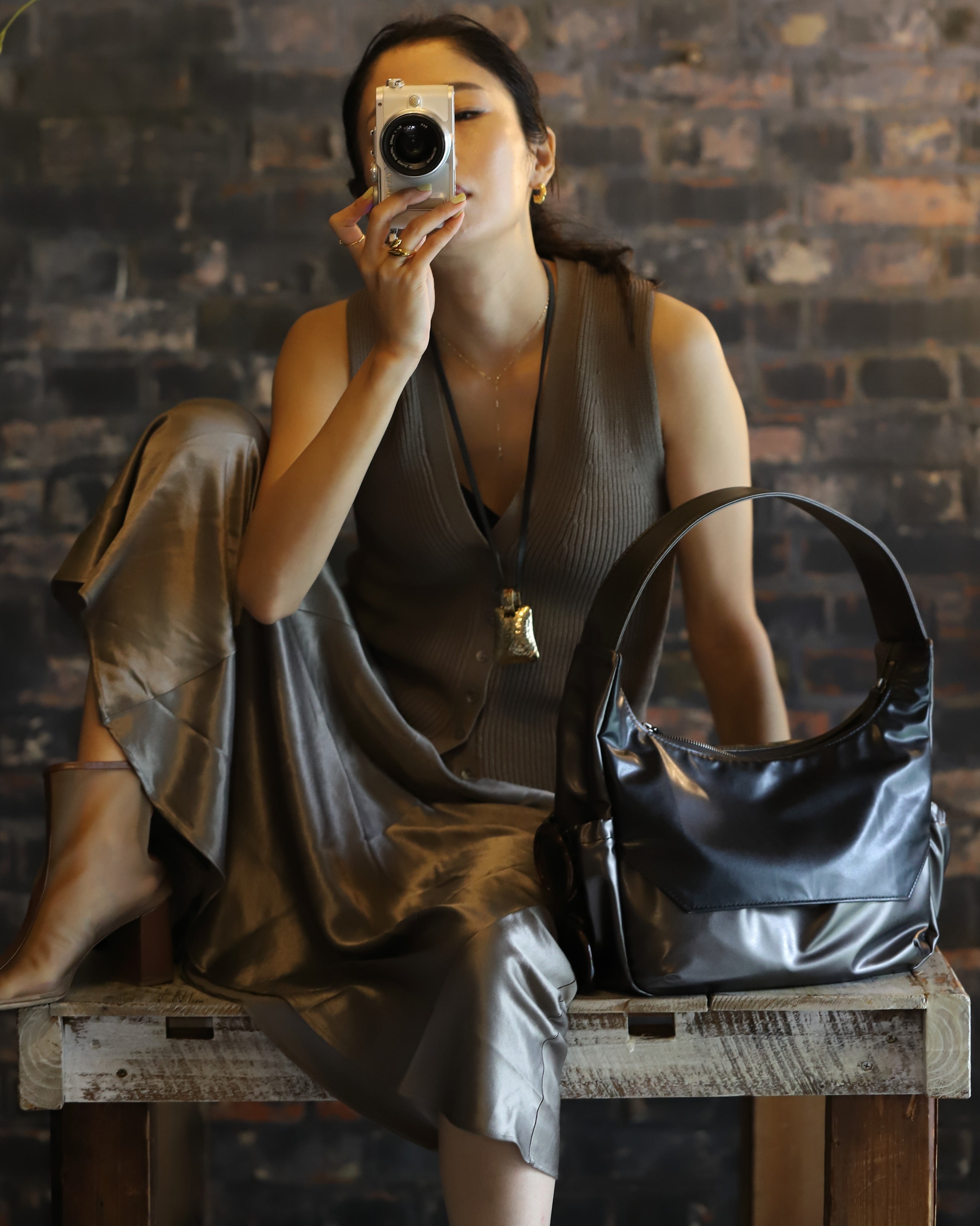 LAUT Camera Bag Shoulder M Bronze × Champagne Gold 日本製 カメラ 