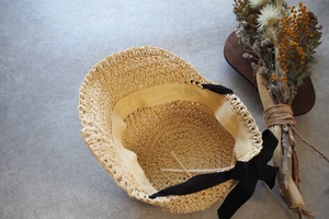 bonnet straw hat