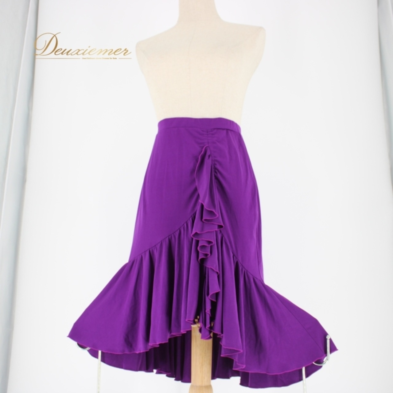 社交ダンス 衣装 スタンダード ラテン スカート レッスンウェア 練習着 Chacott Dance Sport チャコット ダンススポーツ 紫 無地 シンプル パープル系 派手 ウエストゴム 伸縮性 ポリエステル ポリウレタン 大人の色香 スカート丈60.5cm 素材感 軽量 快適 練習用 ダンス教室 体型カバー レディース おしゃれ 衣装スタイル コーディネート デザイン シンプルスタイル 自宅練習 イベント用 フェミニン かわいい