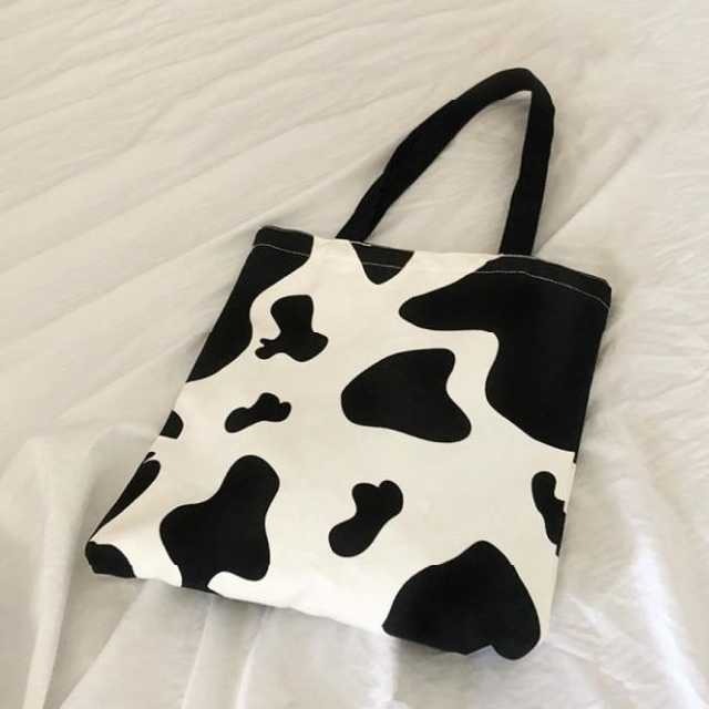 トートバッグ レディース キャンパス 手提げバッグ 肩掛けバッグ モーモーバッグ かわいい 乳牛模様 牛 折りたたみ 買い物バッグ レジカゴバック 縦型 おしゃれ カジュアル オ オ30 オ40 セットアップやパンツドレスなど二次会ドレスに合う海外ファッションサイト Urubei トートバッグ レディース キャンパス 手提げバッグ 肩掛けバッグ モーモーバッグ かわいい 乳牛模様 牛 折りたたみ 買い物バッグ レジカゴバック 縦型 おしゃれ カジュアル オ オ30 オ40 セットアップやパンツドレスなど二次会ドレスに合う海外ファッションサイト Urubei