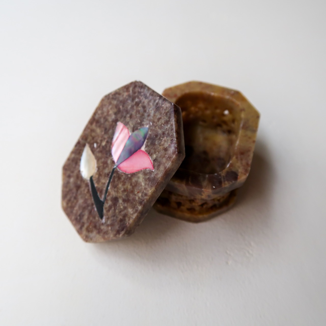 小さなお花のケース1