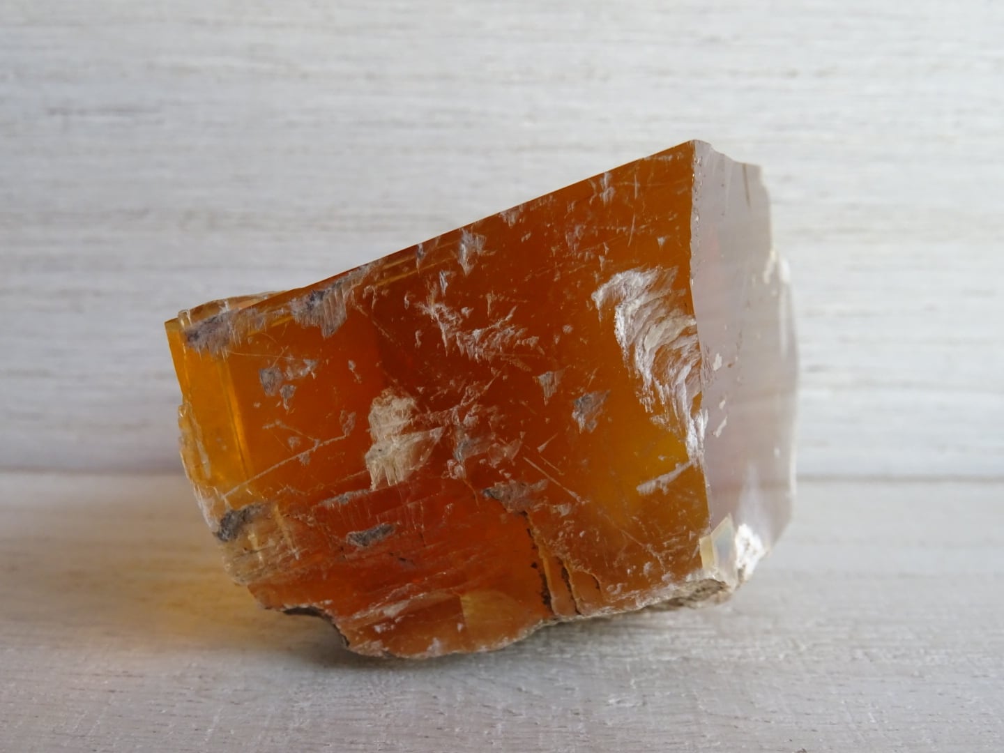 オケナイトinオプティカルカルサイト（琥珀色） | 虹石屋