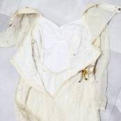 社交ダンス 衣装 スタンダードドレス ワンピース ドレス ホワイト系 ベージュ系 クリーム アイボリー ゴールド フリル レース 羽 デモ 競技 パーティ 発表会 かわいい エレガント フォーマル 大人 女性用 おしゃれ