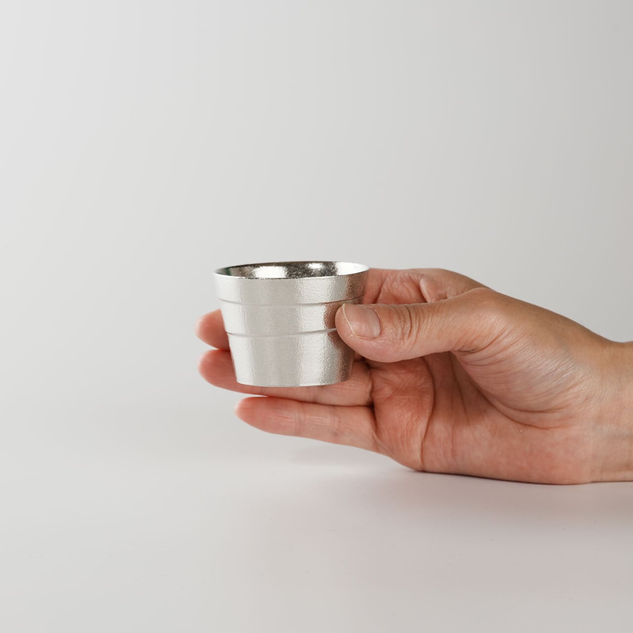 錫製の酒器／猪口》静波 猪口（単品）｜銀雅堂 | 生活を楽しむ専門店