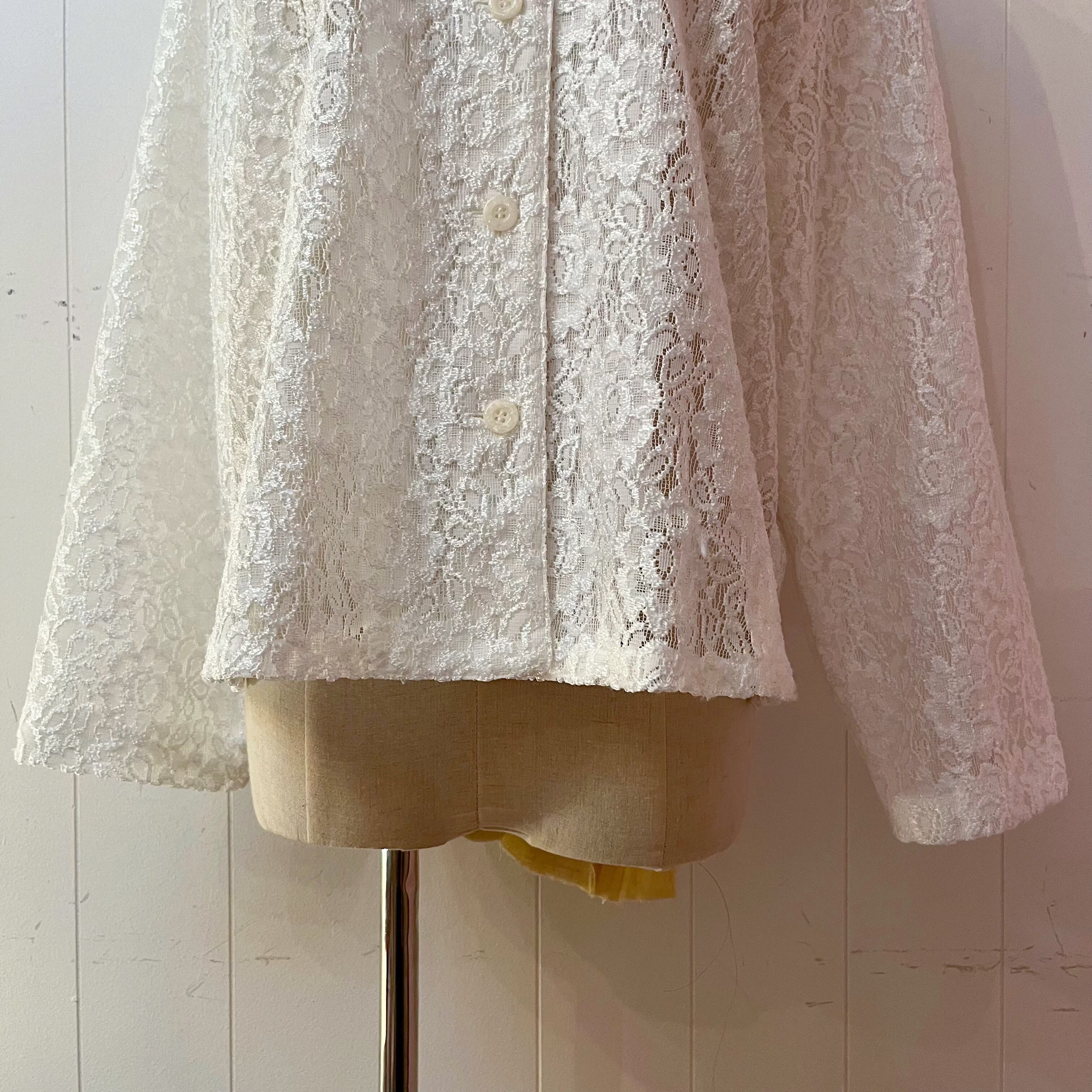 white flower lace blouse