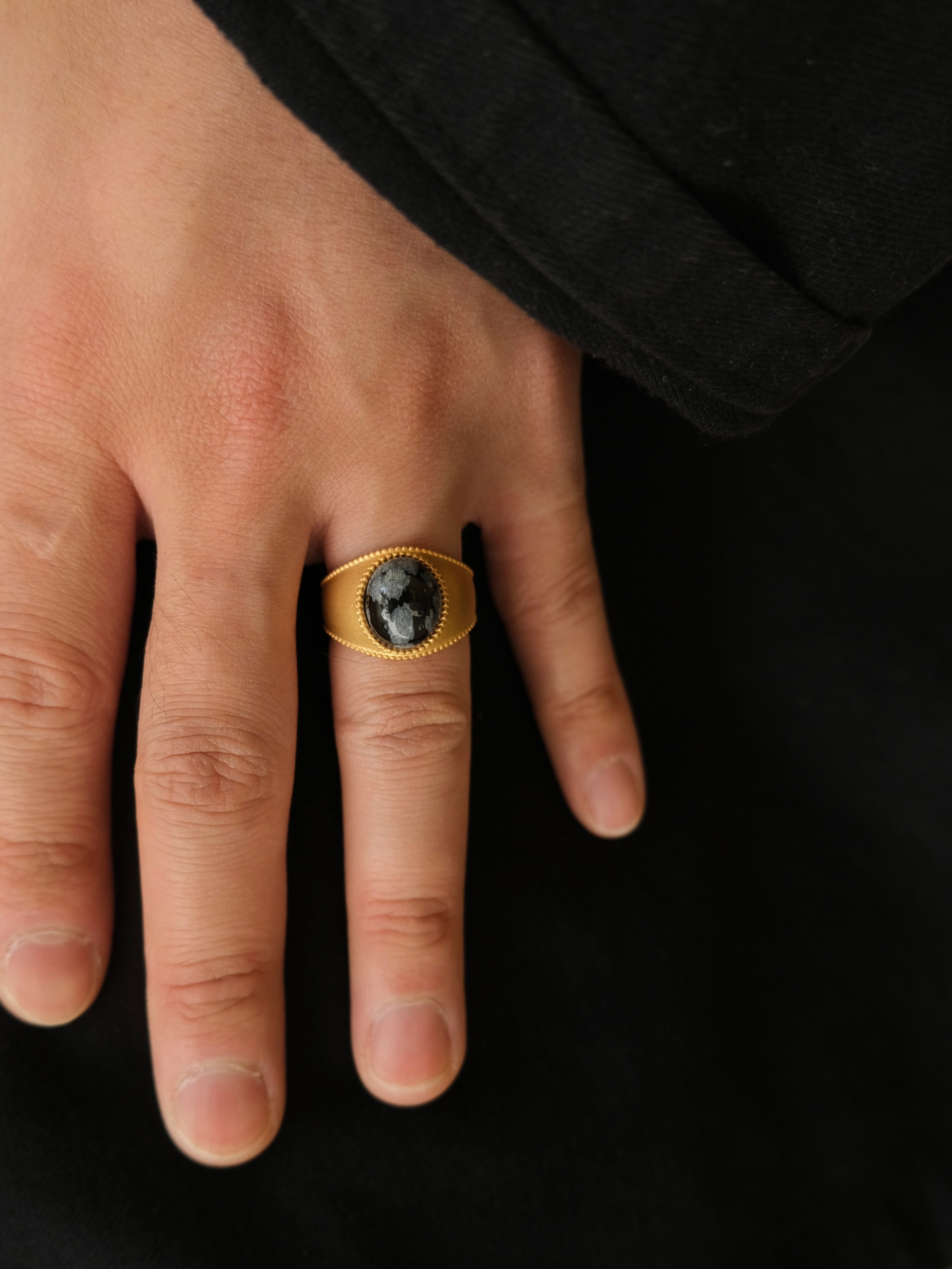 SOSHIOTSUKI】 SIGNET RING GOLD MATTE | THE OUR