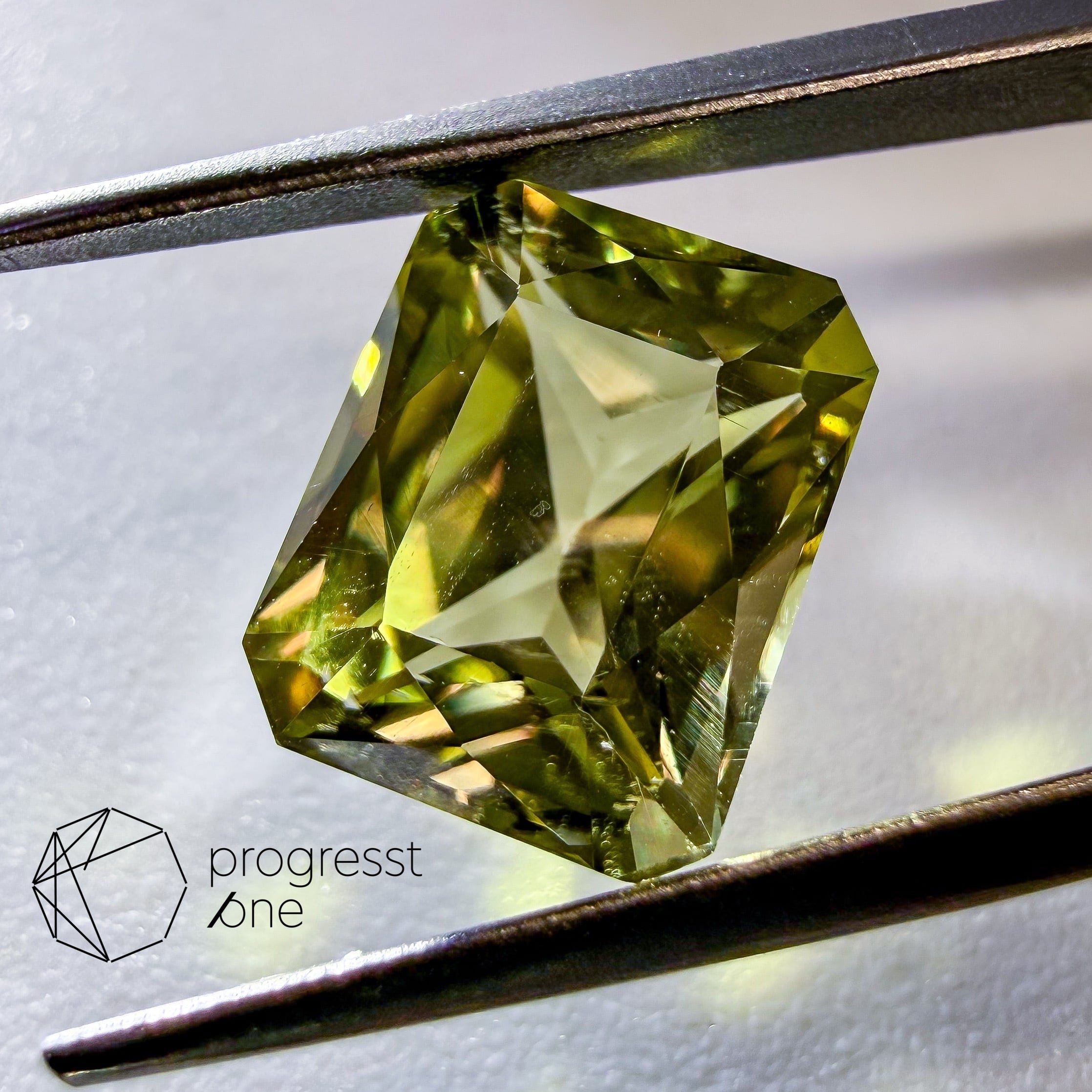 カラーチェンジダイアスポア(ズルタナイト)4.55ct | progresstone