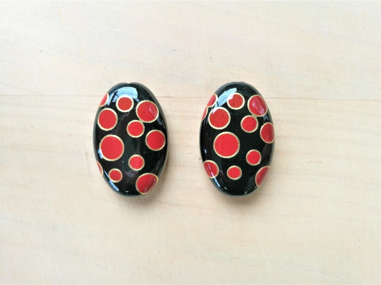 f - 46 こばん2水玉(あか×金 黒) 31×20mm