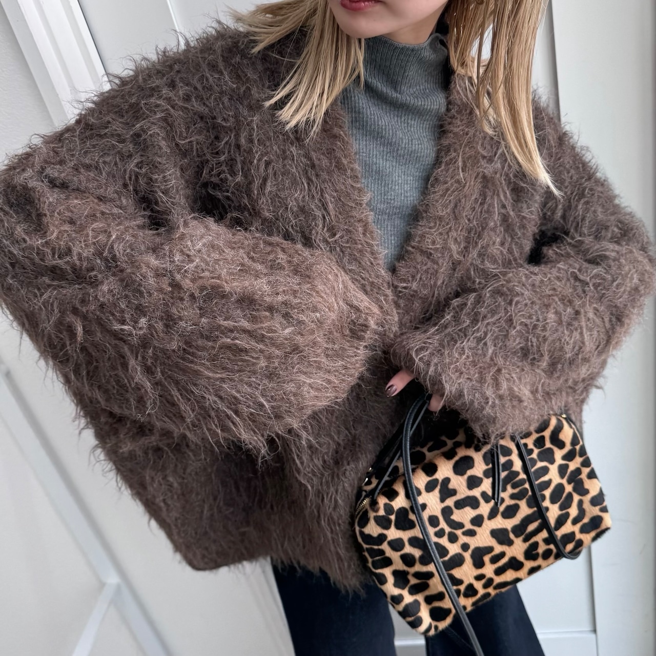 MOKE MOKE shaggy over knit CD/brown